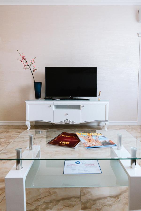 Appartamento Luxury For Business & Pleasure Royal 3 Kiev Esterno foto